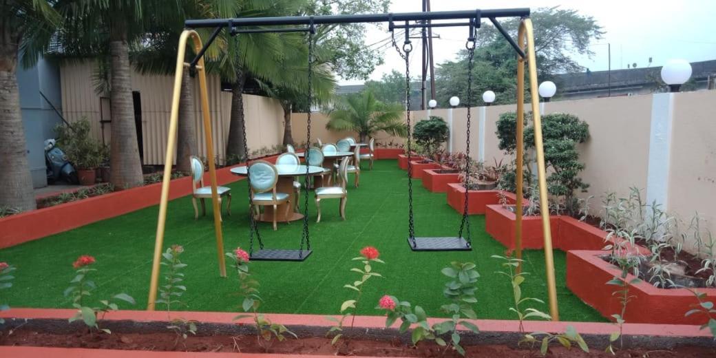 Hotel Aristro Lonavala Kültér fotó