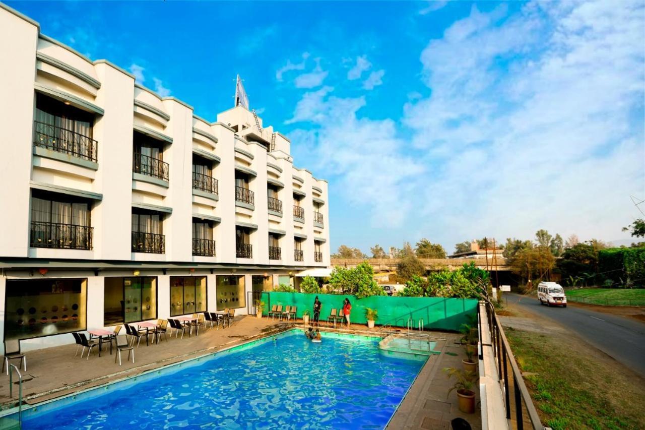 Hotel Aristro Lonavala Kültér fotó