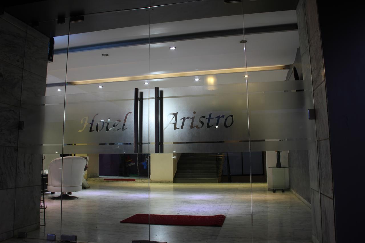 Hotel Aristro Lonavala Kültér fotó