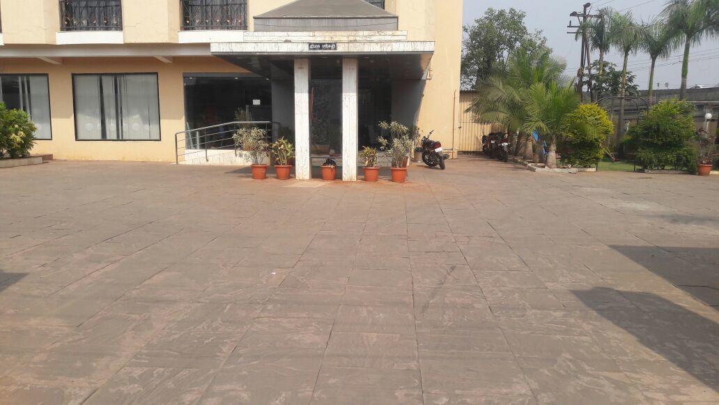 Hotel Aristro Lonavala Kültér fotó